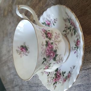 ROYAL ALBERT Lavender Rose tea cup and saucer
